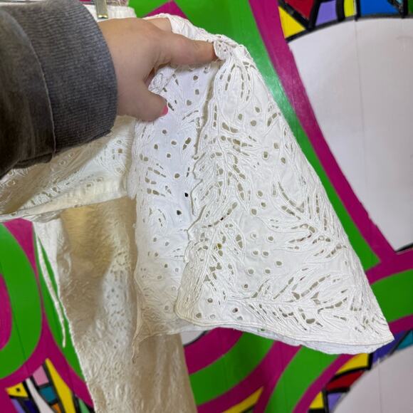 Tamara Catz, Ivory Lace Pants. Size 6. In good used condition! Super cool lace! - Picture 8 of 8